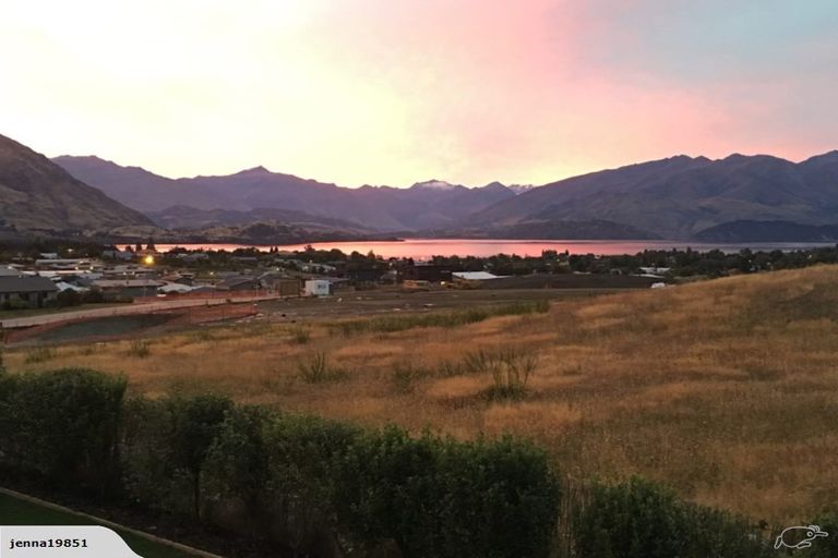 Photo of property in 12 Landsborough Lane, Wanaka, 9305