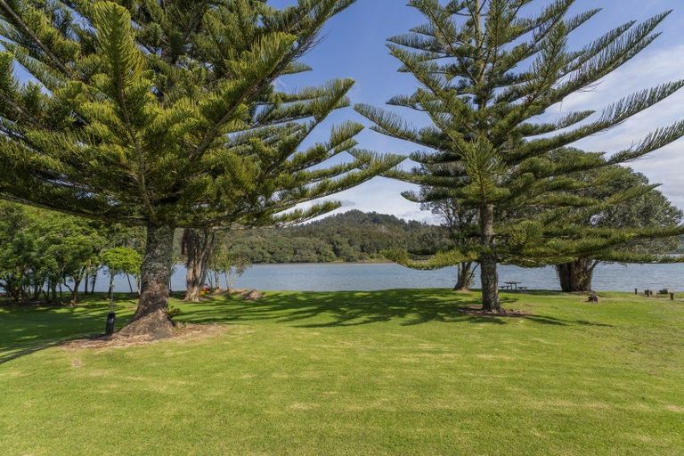 Photo of property in 103 Patuwai Drive, Whangamata, 3620