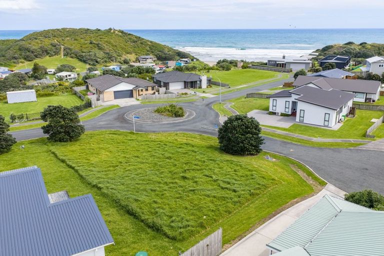 Photo of property in 2 Ambergris Place, Baylys Beach, 0377