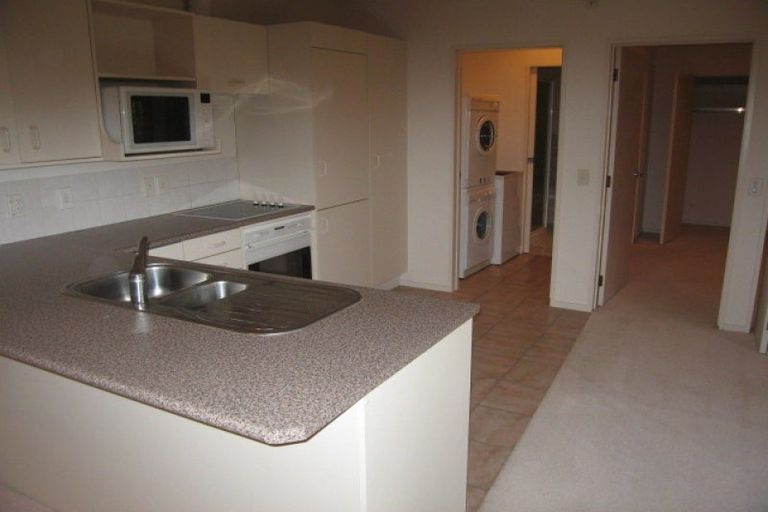Photo of property in Maddison Apartments, 2/6g Queen Street, Palmerston North, 4410