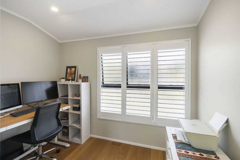 Photo of property in 2/22 Zion Road, Birkenhead, Auckland, 0626