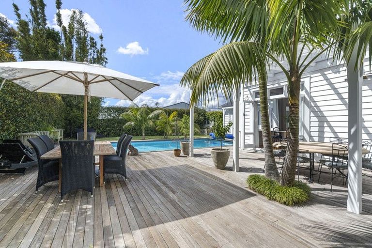 Photo of property in 8 Bayview Road, Hauraki, Auckland, 0622