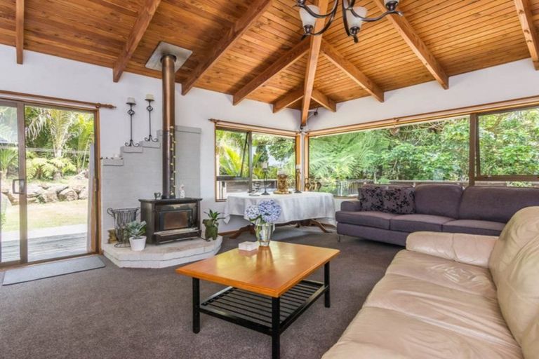 Photo of property in 215 Shaw Road, Titirangi, Auckland, 0604