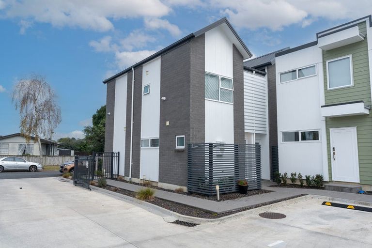 Photo of property in 2/10 Burrows Place, Frankton, Hamilton, 3204