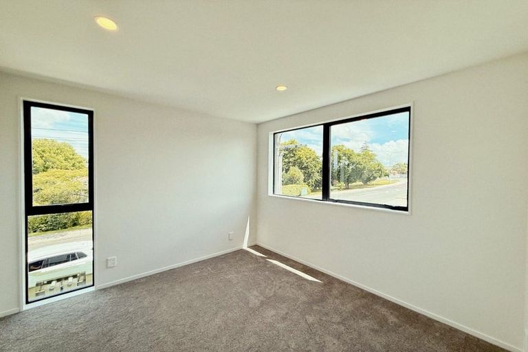 Photo of property in 4a Roberts Road, Matakatia, Whangaparaoa, 0930