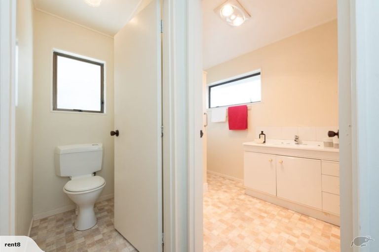 Photo of property in 1/27 Parkvale Road, Karori, Wellington, 6012