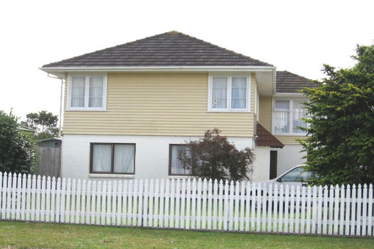 Photo of property in 13 Moor Avenue, Te Atatu Peninsula, Auckland, 0610