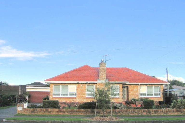 Photo of property in 37 Birdwood Avenue, Papatoetoe, Auckland, 2025