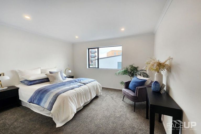 Photo of property in 18 Hema Road, Hobsonville, 0616