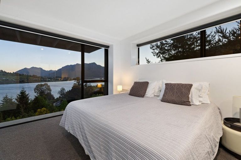 Photo of property in 16 Highlands Close, Queenstown, 9300