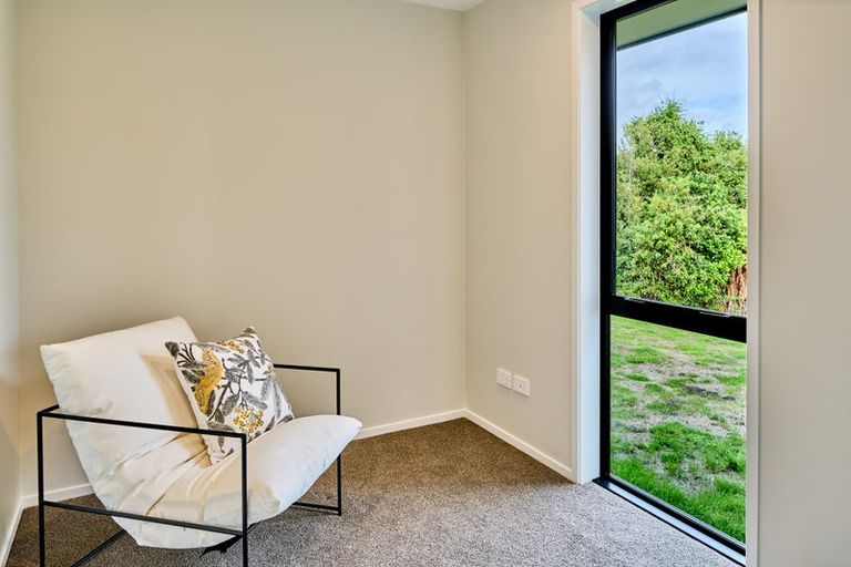 Photo of property in 6 Pihoihoi Close, Waikanae, 5036