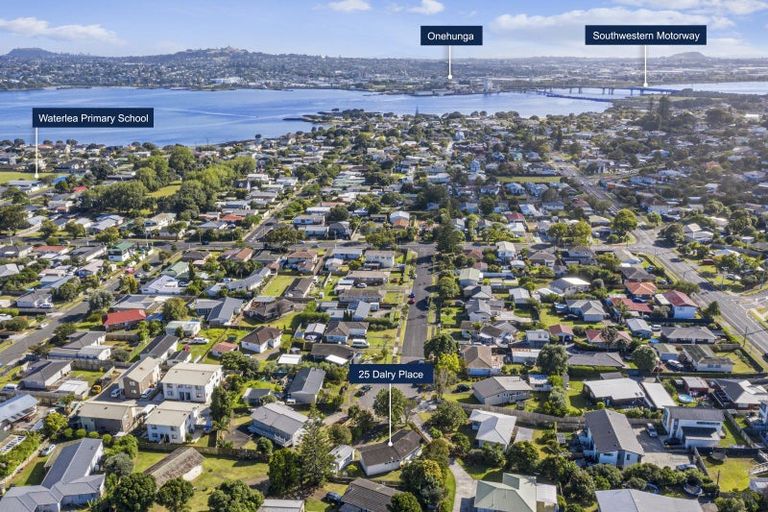 Photo of property in 25 Dalry Place, Mangere Bridge, Auckland, 2022
