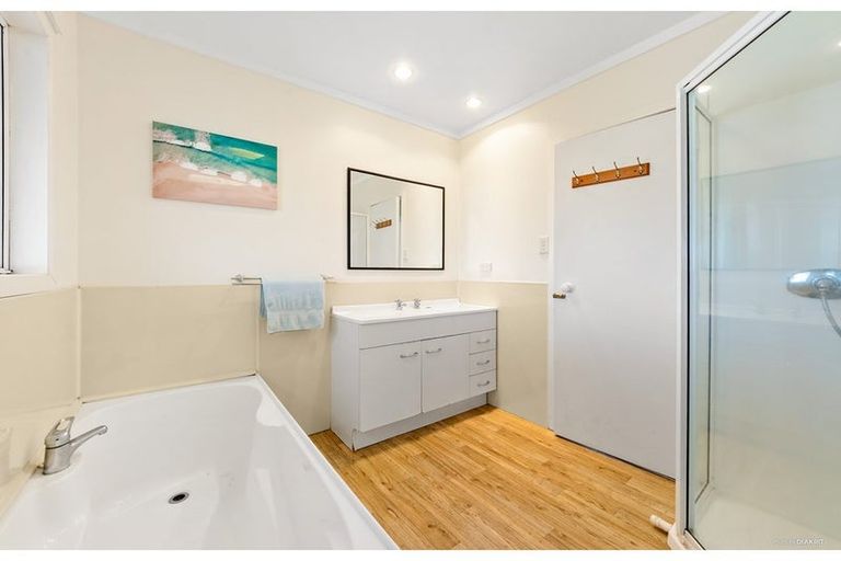 Photo of property in 13 Gladfield Lane, Te Atatu Peninsula, Auckland, 0610