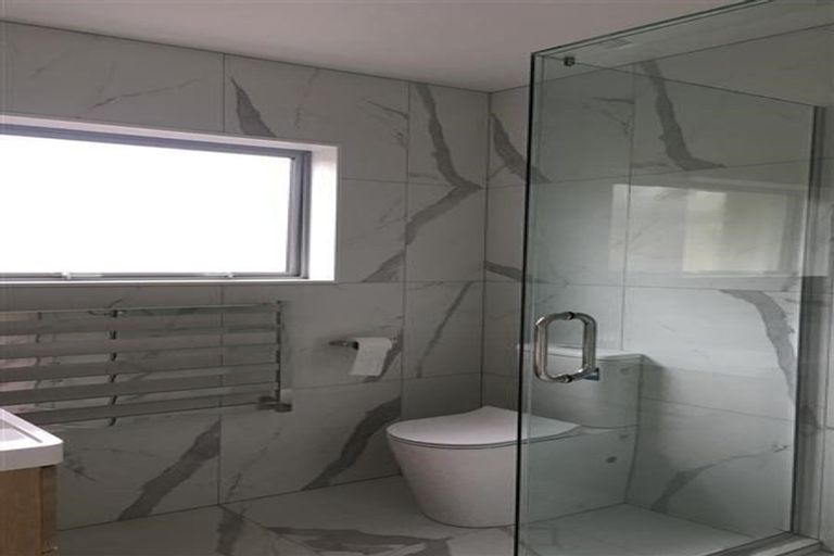 Photo of property in 81 Lake Road, Northcote, Auckland, 0627