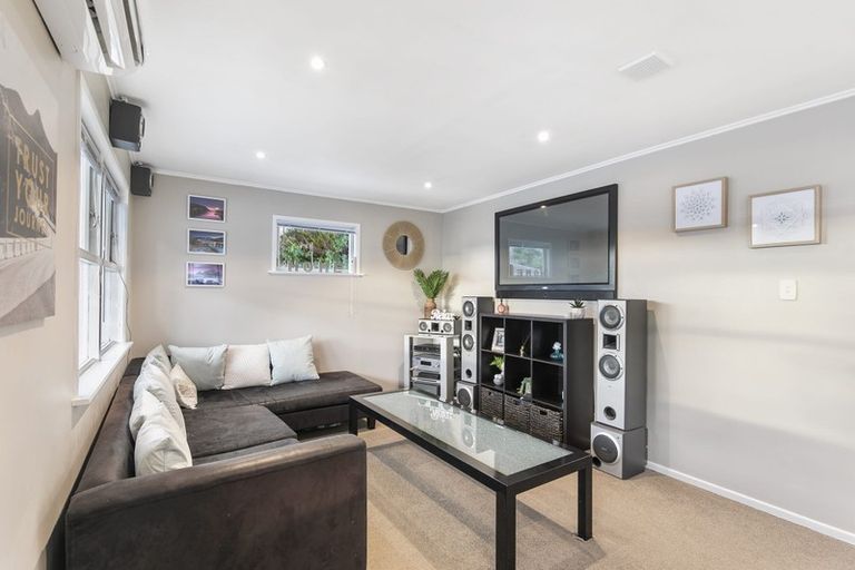 Photo of property in 17 Coburg Street, Henderson, Auckland, 0612