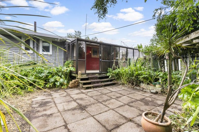 Photo of property in 9 Kamaka Road, Mangere Bridge, Auckland, 2022