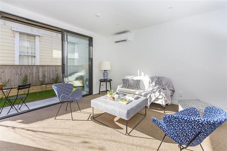 Photo of property in 74u5 Derwent Street, Island Bay, Wellington, 6023