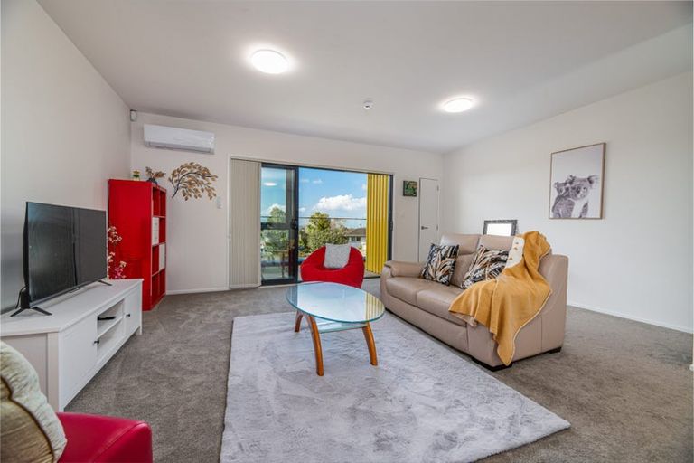 Photo of property in 43b/6 Waimumu Road, Massey, Auckland, 0614