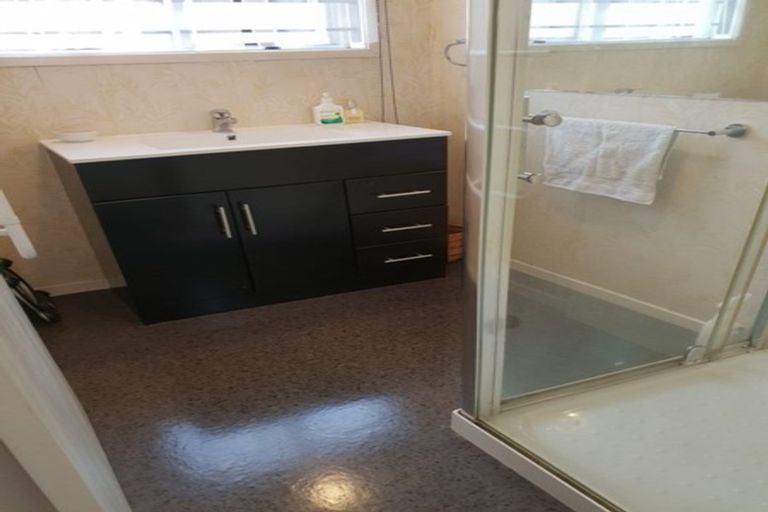 Photo of property in 1/8 Pupuke Road, Hillcrest, Auckland, 0627