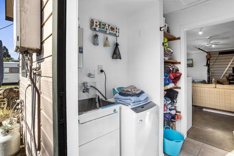 Photo of property in 1a Roretana Drive, Athenree, Waihi Beach, 3177