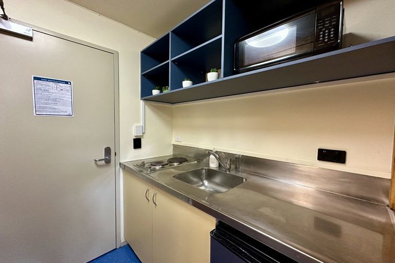 Photo of property in Basin Reserve Complex, 10/4 Sussex Street, Mount Cook, Wellington, 6021