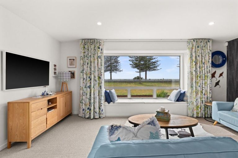Photo of property in 122 Te Awa Avenue, Te Awa, Napier, 4110