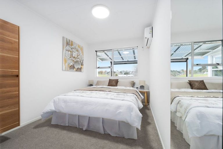 Photo of property in 92 Gallony Avenue, Massey, Auckland, 0614