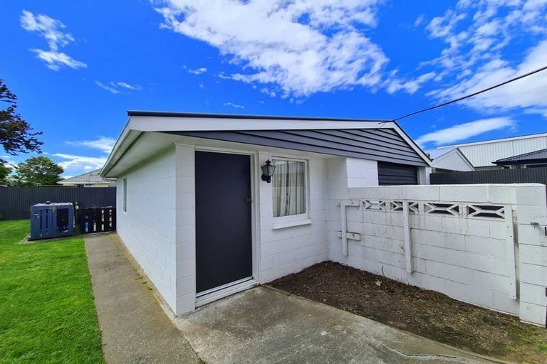 Photo of property in 18 Camelia Place, Islington, Christchurch, 8042