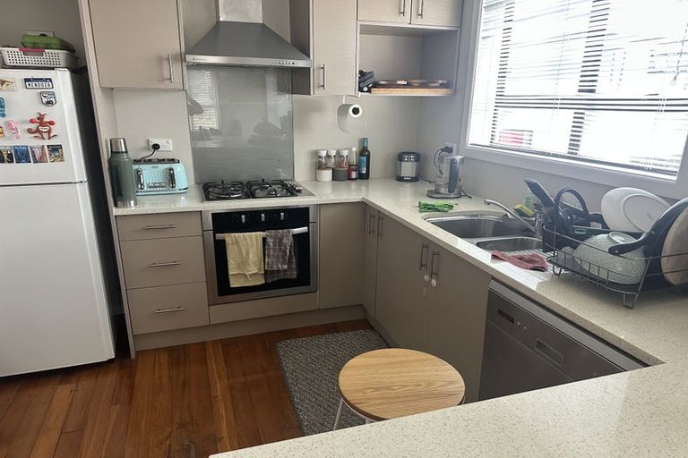 Photo of property in 5 Edgerton Road, Te Atatu Peninsula, Auckland, 0610