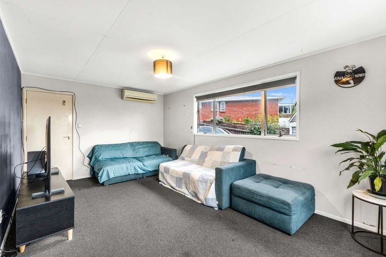 Photo of property in 42 Omata Road, Marfell, New Plymouth, 4310