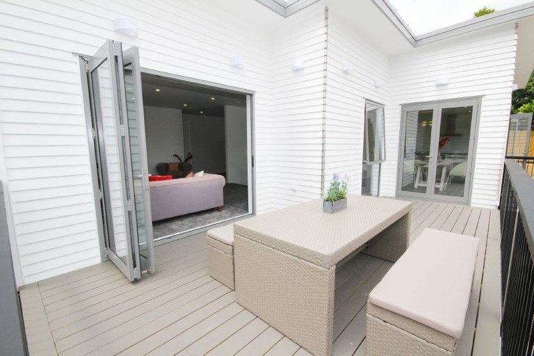 Photo of property in 21 Moller Street, Beach Haven, Auckland, 0626