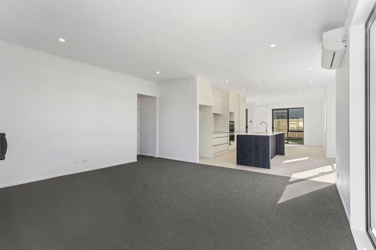 Photo of property in 106 Symes Drive, Red Beach, 0932