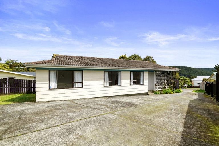Photo of property in 19 Tobago Crescent, Grenada North, Wellington, 5028