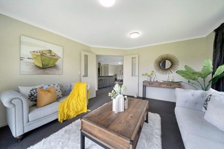 Photo of property in 2 Renata Crescent, Te Atatu Peninsula, Auckland, 0610