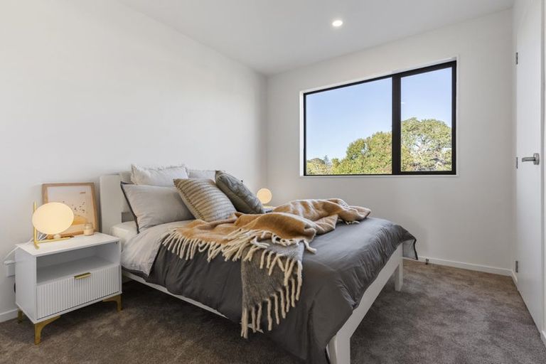 Photo of property in 17 Paetai Lane, Te Atatu Peninsula, 0610