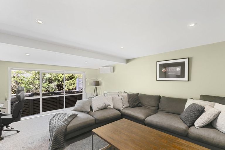 Photo of property in 4 Middlesex Place, Northland, Wellington, 6012
