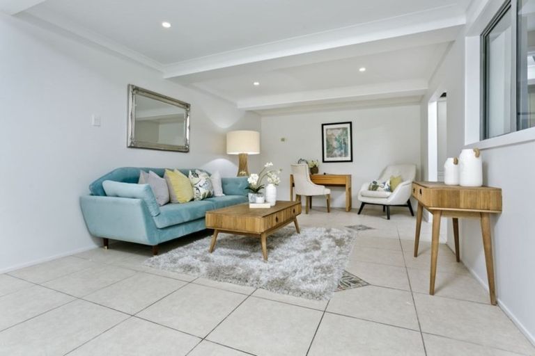 Photo of property in 20 Finn Place, Totara Vale, Auckland, 0629