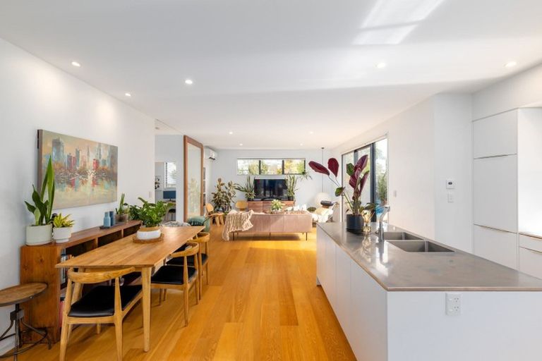 Photo of property in 49a Hawkesbury Avenue, St Albans, Christchurch, 8014