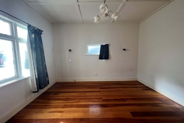 Photo of property in 3152 Great North Road, New Lynn, Auckland, 0600