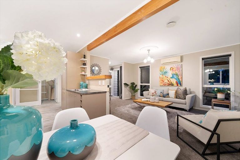 Photo of property in 17 Clyma Place, Massey, Auckland, 0614