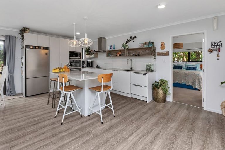 Photo of property in 1 Ishtar Place, One Tree Point, 0118