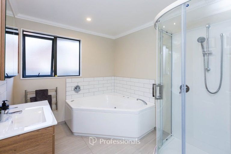 Photo of property in 18 Clearwater Terrace, Brown Owl, Upper Hutt, 5018