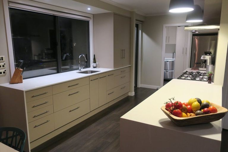 Photo of property in 16 Hetherington Road, Ranui, Auckland, 0612