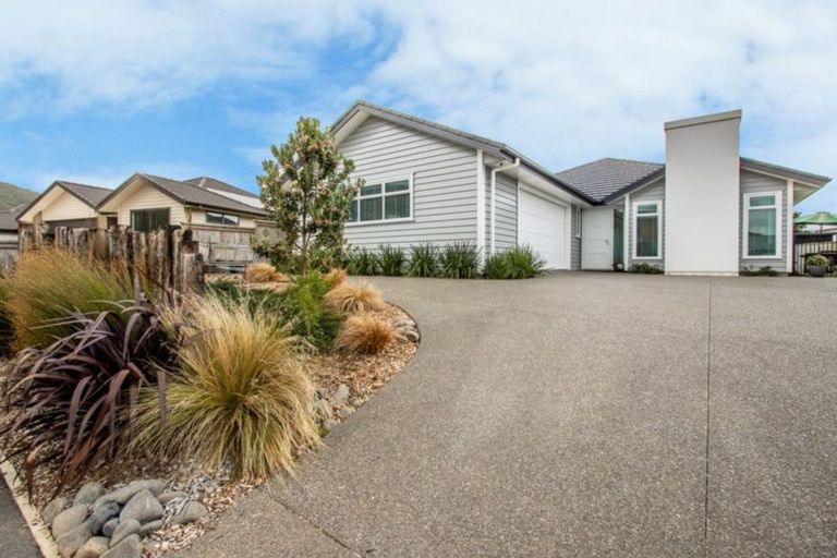 Photo of property in 37 Waipunahau Road, Waikanae, 5036