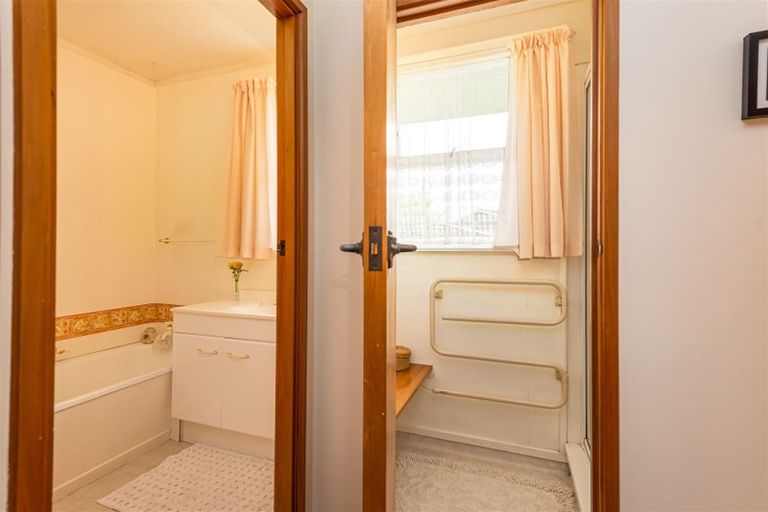 Photo of property in 20 Rosedale Place, Avonhead, Christchurch, 8042