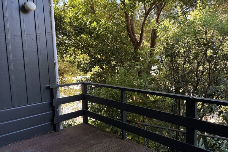 Photo of property in 2/136 Glenmore Street, Northland, Wellington, 6012