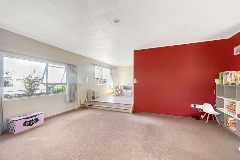 Photo of property in 6 Santiago Crescent, Unsworth Heights, Auckland, 0632