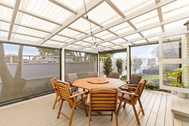 Photo of property in 5 Tamati Place, Merrilands, New Plymouth, 4312