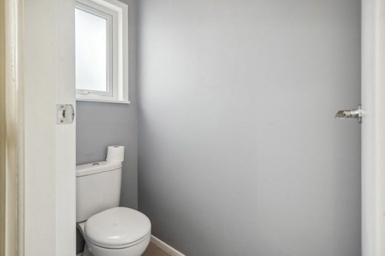 Photo of property in 3 Kahikatea Grove, Paparangi, Wellington, 6037