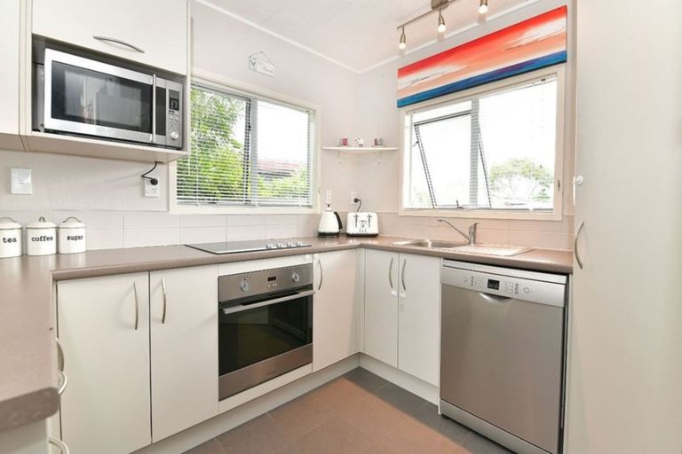 Photo of property in 69b Red Beach Road, Red Beach, 0932